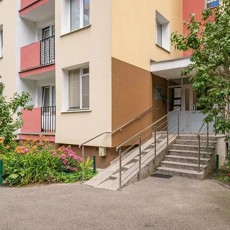 Saska Kepa Comfy By Bookinghost