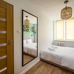 Saska Kepa Comfy By Bookinghost ורשה