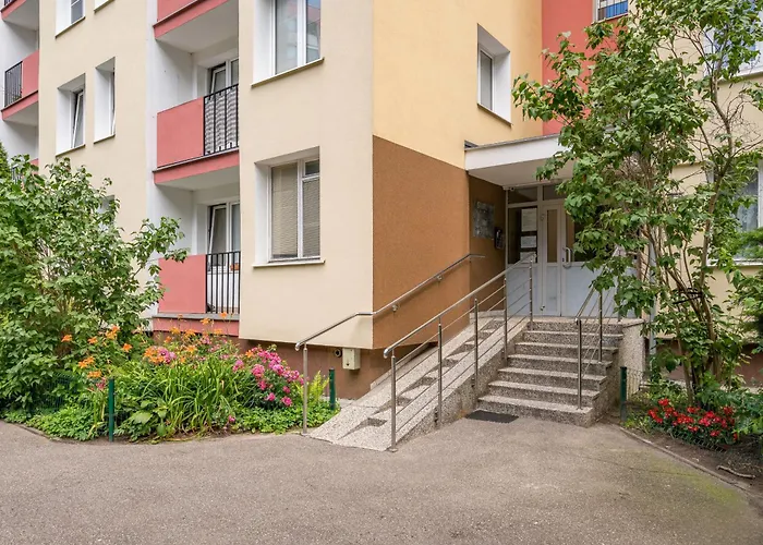 Saska Kepa Comfy By Bookinghost